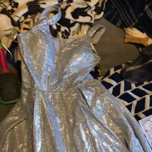 brand new! only worn once to try on